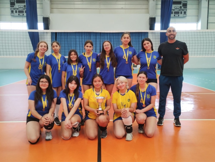 Categoría Superior Femenina de Voleibol obtiene brillante Tercer Lugar en el Campeonato Escolar Liga Spike&quot;